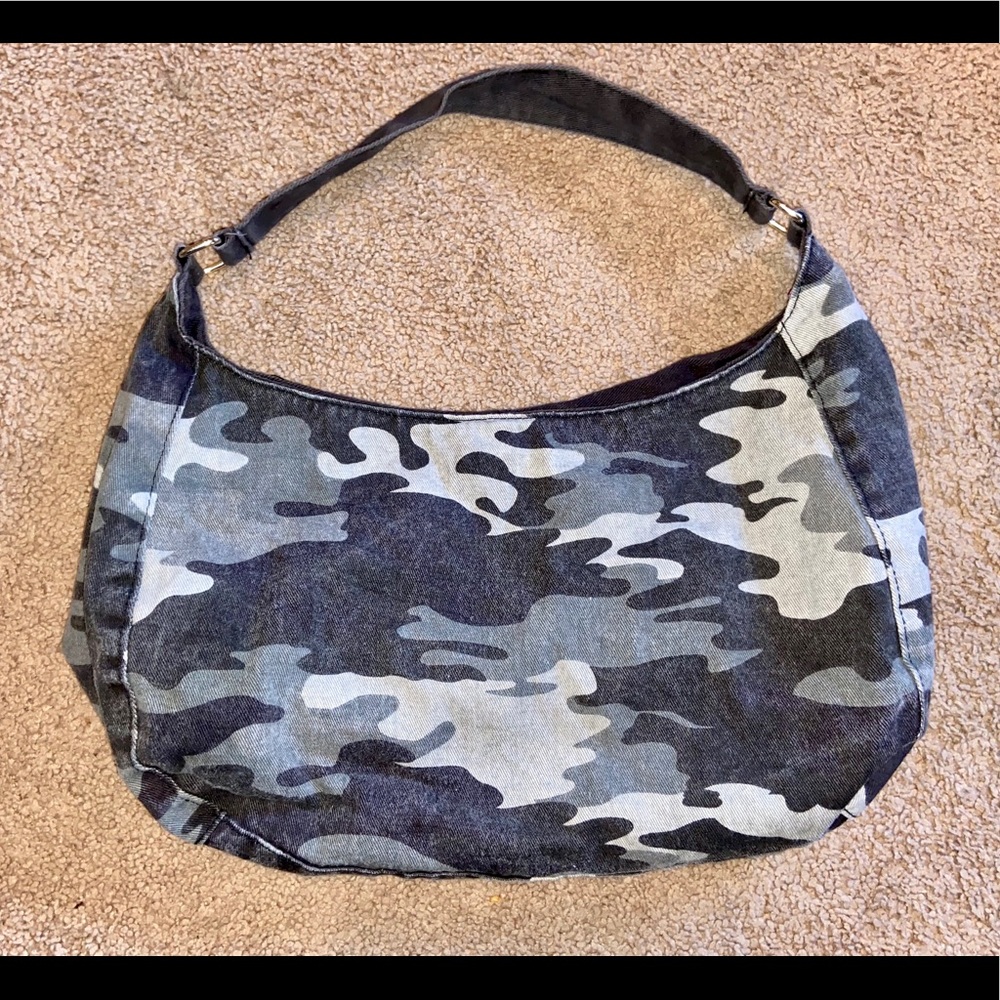 Black and gray camo print bag